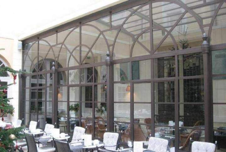Menuiserie en acier, Dourdan